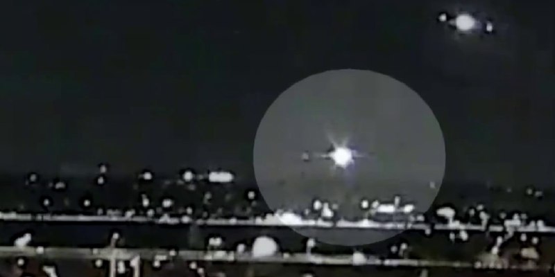 Military Black Hawk helicopter & passenger jet collide near Reagan Airport