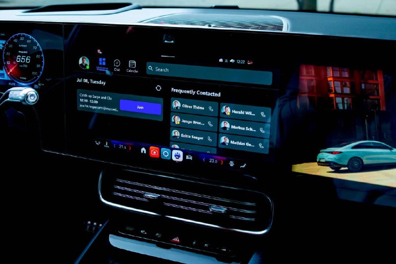 奔驰将允许你在开车时通过车载摄像头使用微软 Teams 你可以一边开车一边跟大家炫耀自己工作很努力梅赛德斯-奔驰是第一家允许在开车时通过车载摄像头使用 Microsoft Teams 的汽车制造商，但这其中也有一些重要的安全提示
