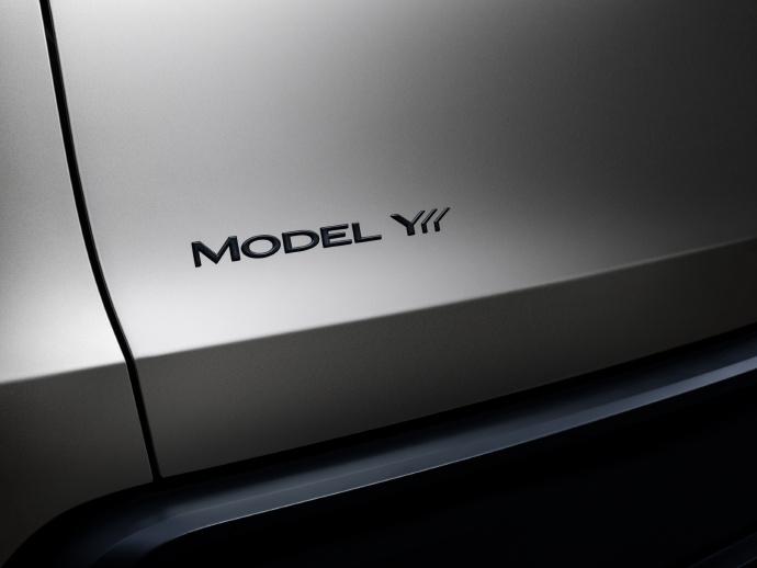 特斯拉官宣：Model Y L 金秋发布！7 月 16 日晚间消息，特斯拉官微宣布，全新车型Model Y L将在“金秋”正式发布