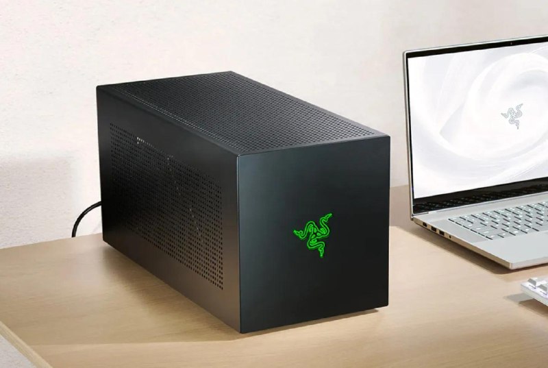 售价$350的雷蛇新款外接显卡盒只配备了一条 Thunderbolt 5 线缆如果你想连接外设，就得自己买显卡、电源，甚至还要买个扩展坞雷蛇推出了一款新型的外接显卡盒，名为雷蛇 Core X V2 ，售价约 350 美元，能提升游戏笔记本或手持设备的视觉表现