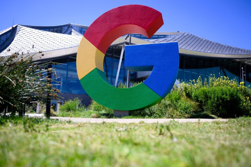Bloomberg：Google母公司Alphabet市值有望突破3万亿美元美国联邦地区法院法官周二作出裁决，使Google母公司Alphabet避免了监管机构寻求的最严厉的惩罚措施，无需出售其Chrome浏览器，这使得该公司股价在过去三天上涨近11% ，其中包括周五上涨0.7%，这一上涨使Alphabet市值已接近3万亿美元