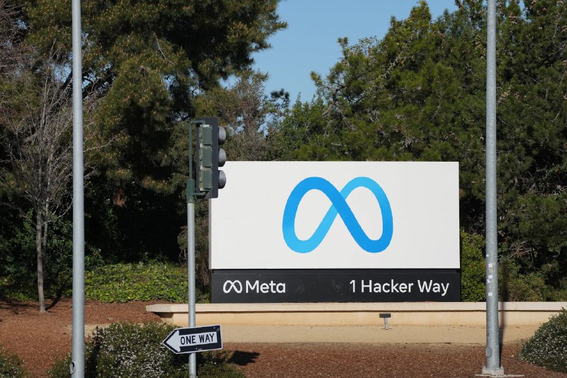 达成和解并赔偿，美国的 Facebook 用户将有机会获得最高500美元的赔偿金五年前，Facebook的一起重大隐私丑闻浮出水面，因为全世界都了解到这家社交媒体巨头允许剑桥分析公司通过伪装成性格测试的付费广告挖掘美国用户数据