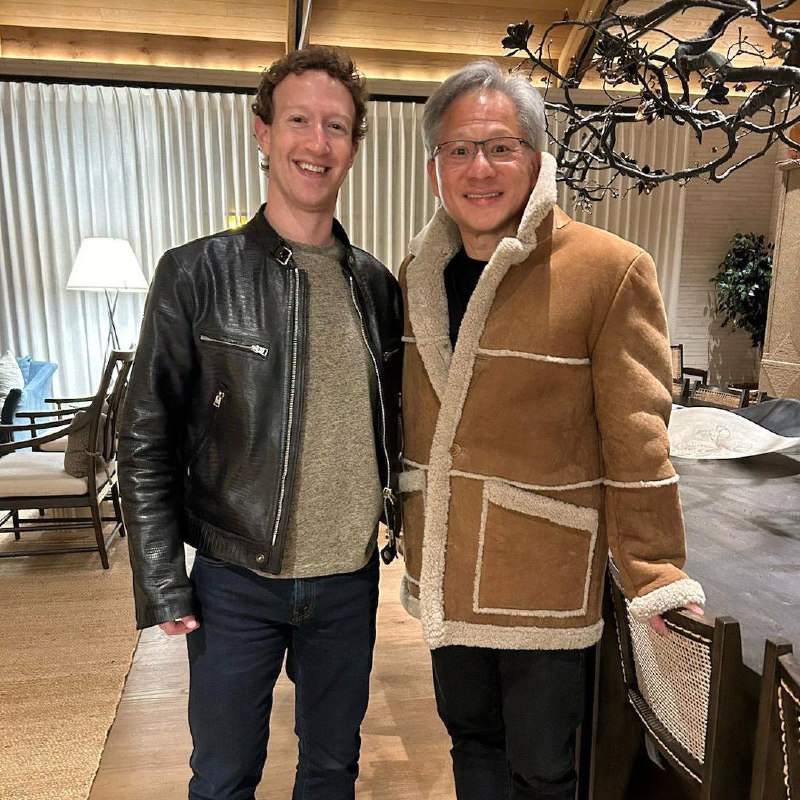 扎克伯格与黄仁勋罕见同框，两人互换外套