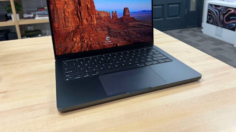 据报道，苹果正在研制配备OLED的 MacBook Pro，但距离发布还需要数年