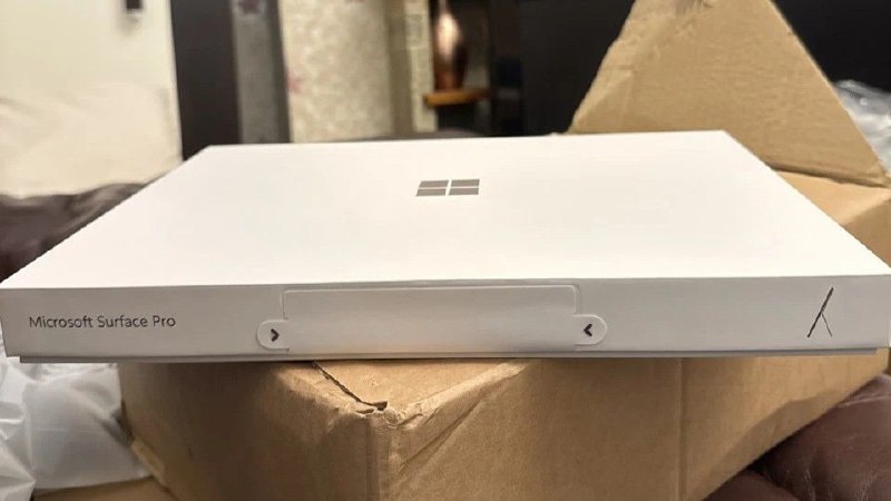 在某些欧洲市场销售的 Surface Pro 11 将不再附赠电源适配器微软为了响应欧盟地区减少电子垃圾的环保政策，在某些欧洲市场销售的 Surface Pro 11 已经不再附赠电源适配器