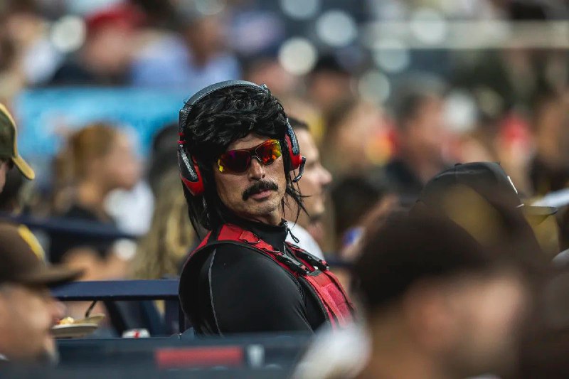 Dr Disrespect  在𝕏披露了自己为何被 Twitch 封禁的原因比姆在 X 上的一篇长文中分享了被禁的细节，这是他第一次直接谈论被封禁的原因