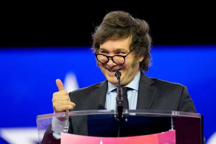 阿根廷总统米莱称该国“非常接近”取消外汇管制阿根廷总统哈维尔·米莱认为他的政府很快会解除外汇管制，与此同时他的经济团队正在努力清理央行的资产负债表