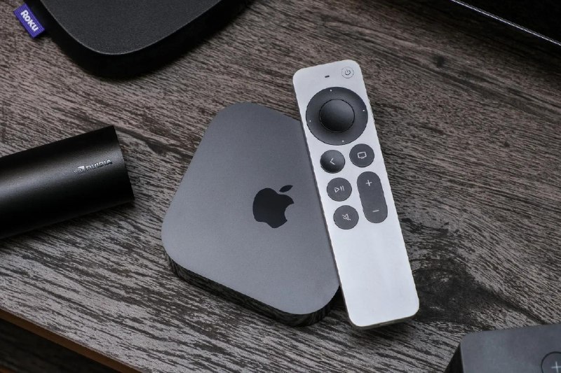 新款 Apple TV 或将配备内置麦克风，遥控器也可能内置扬声器据《彭博社》Mark Gurman报道，Apple TV内置的麦克风可以让用户直接通过 Siri 控制机顶盒，不必对着遥控器或已连接的 HomePod 说话
