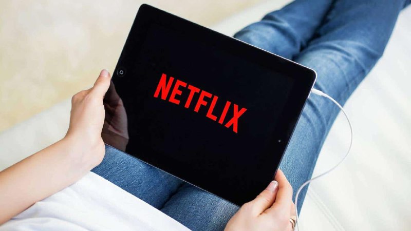 Netflix 公布新价格方案，三大服务计划全线涨价Netflix 再度调整订阅费用，从今日起，最低价格的「Standard with ads」方案将上调至每月 7.99 美元，而提供 4K 清晰度的「Premium」方案则调涨至每月 24.99 美元