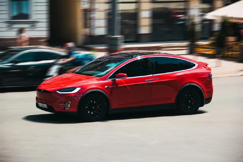 特斯拉宣布计划停产 Model S 和 Model X 车型，并将相应产能用于生产 Optimus 人形机器人特斯拉公司计划今年投入 200 亿美元，用以精简其电动汽车阵容并将资源转向机器人和人工智能，这是推动公司进一步脱离其作为汽车制造商根基的一系列重大变革的一部分
