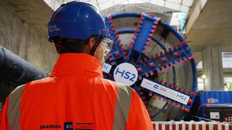 英国HS2预算或将提高到1027亿英镑，最快2036年通车英国交通大臣Heidi Alexander宣布，HS2 的成本或将高达 1027 亿英镑；不过他保证，政府一定会把这个项目建到“完工为止”