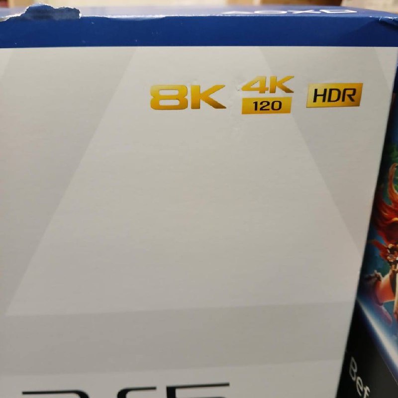Reddit的一位用户发现索尼悄悄移除了PS5包装盒上的8K字样