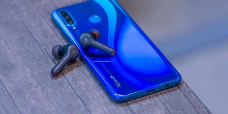 台积电可能违反了美国制裁规定；苹果芯片生产可能面临风险美国商务部正在调查苹果的芯片制造商台积电是否通过向华为提供智能手机和AI芯片而违反了美国对中国的制裁