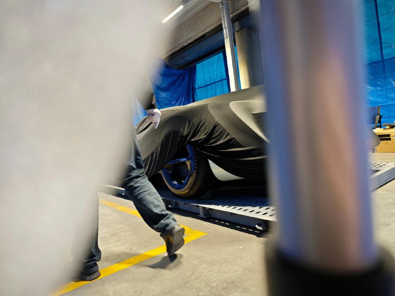 小米将发布One more thing，北京时间28日晚9点举行发布会一位𝕏用户嗮出了微博上的实车图🗒 标签: #小米📢 频道: @GodlyNews1🤖 投稿: @GodlyNewsBot