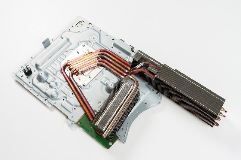 索尼展示了 PS5 Pro 的液态金属新升级新的凹槽设计可能会解决标准版 PS5 液态金属泄漏的问题