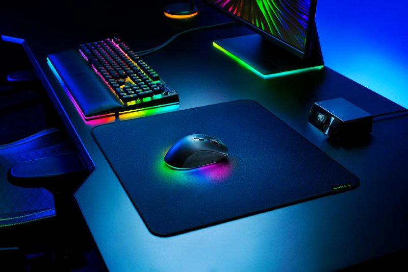 雷蛇推出首款垂直鼠标全新 Razer Pro Click V2 垂直版为 RGB party带来了人体工程学设计