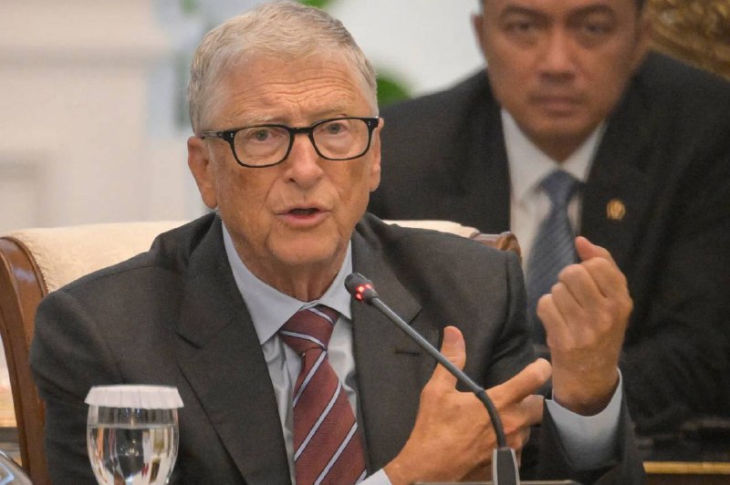 比尔·盖茨宣布将捐出几乎全部财富当地时间5月8日，比尔·盖茨发文宣布，未来20年，将通过盖茨基金会捐出其几乎全部的财富，用来挽救和改善世界各地的生命