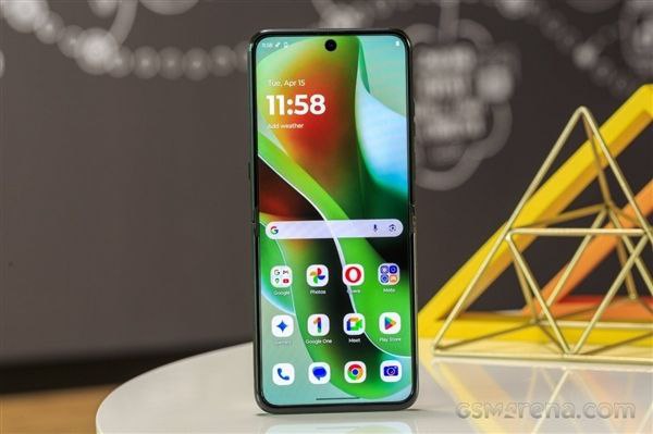 首款8 Elite小折叠：联想moto razr 60 Ultra官宣5月8日发布联想今天正式宣布，moto razr 60 Ultra将在5月8日发布，这次是国行版亮相