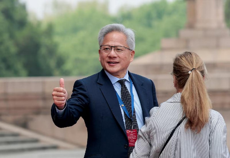 消息称，黄仁勋将加入清华大学经管学院顾问委员会库克为现任委员会主席；该委员会的定位，是帮助学院建设成为世界一流的经济管理学院