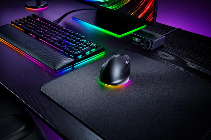 雷蛇推出首款垂直鼠标全新 Razer Pro Click V2 垂直版为 RGB party带来了人体工程学设计