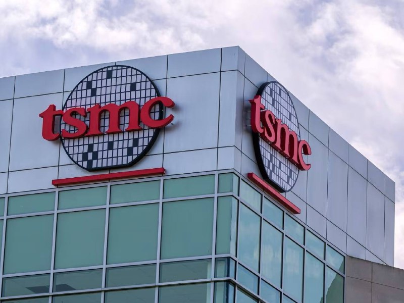 台积电目前已知2纳米厂规划共达7座厂，将会是该公司史上一代制程最多厂台积电董事长魏哲家17日在法说会上表示，客户对2纳米需求「很多很多」、更甚于3纳米是「作梦都没想到的（Never dream about it） 」，预计明年量产，也积极准备产能