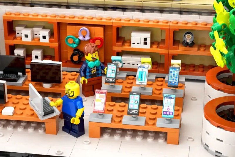Lego 版 Apple Store 现身一位名为 legotruman 的 Reddit 用户创造了一款 Lego 版 Apple Store，并希望这款作品有朝一日能成为真正的 LEGO 套件
