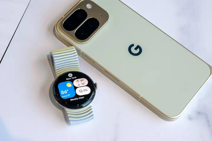 Google 推出搭载新AI功能的Pixel 10系列手机Google在当地时间周三推出了一系列新的消费电子产品，包括几款智能手机、一款手表和新的无线耳机，旨在展示该公司在人工智能方面的最新进展