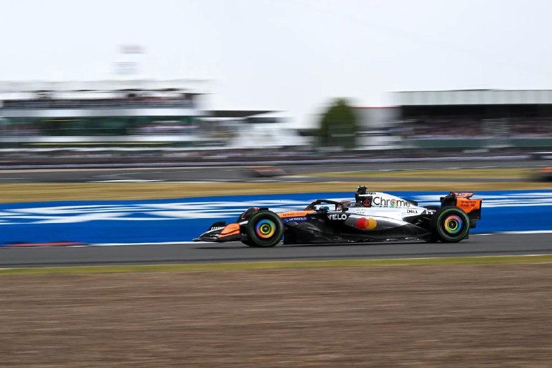 苹果有望赢得在美国直播F1赛车的授权苹果公司凭借赛车电影《F1》获得票房成功，现在似乎准备再下一城，很可能会推出一项直播一级方程式赛车的合作协议