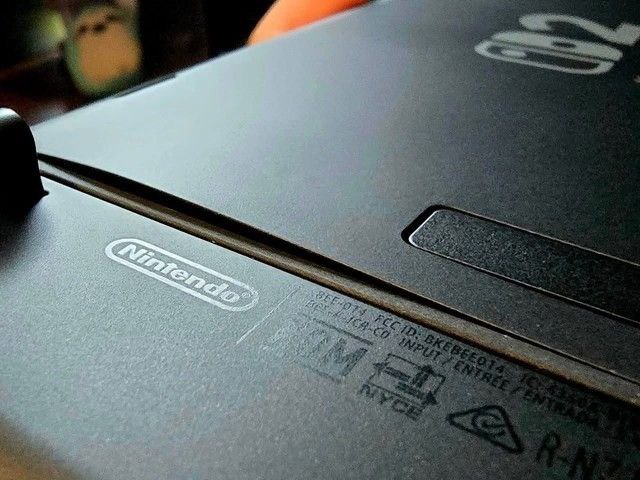 Switch2电池鼓包 任天堂：已启动调查任天堂Switch 2上市后，有部分用户发现游戏机背后的背板出现鼓起现象，怀疑是内部的锂电池鼓包所致